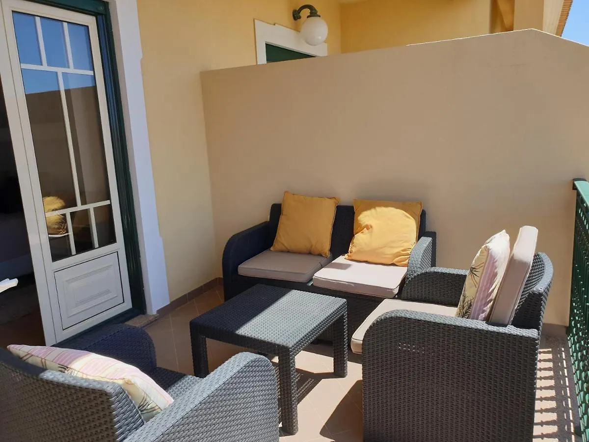 Oura Beach T1 Apartment Coral , Close To The Strip, Swimming Pool, Wi Fi, A/C Albufeira