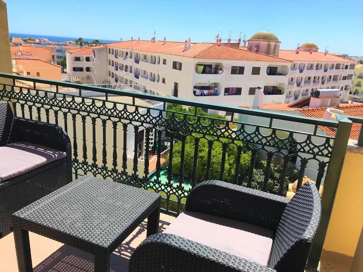 Oura Beach T1 Apartment Coral , Close To The Strip, Swimming Pool, Wi Fi, A/C Albufeira